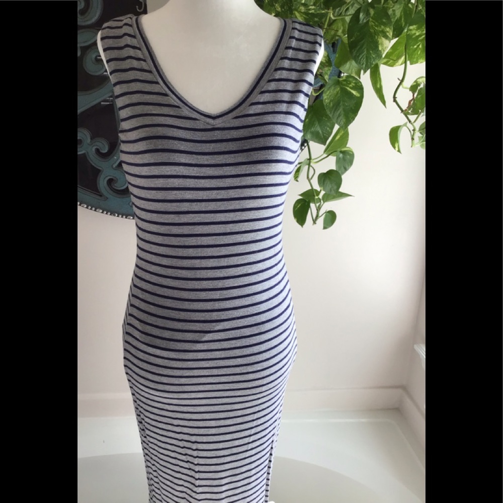 DRESS - Picture 1 of 5